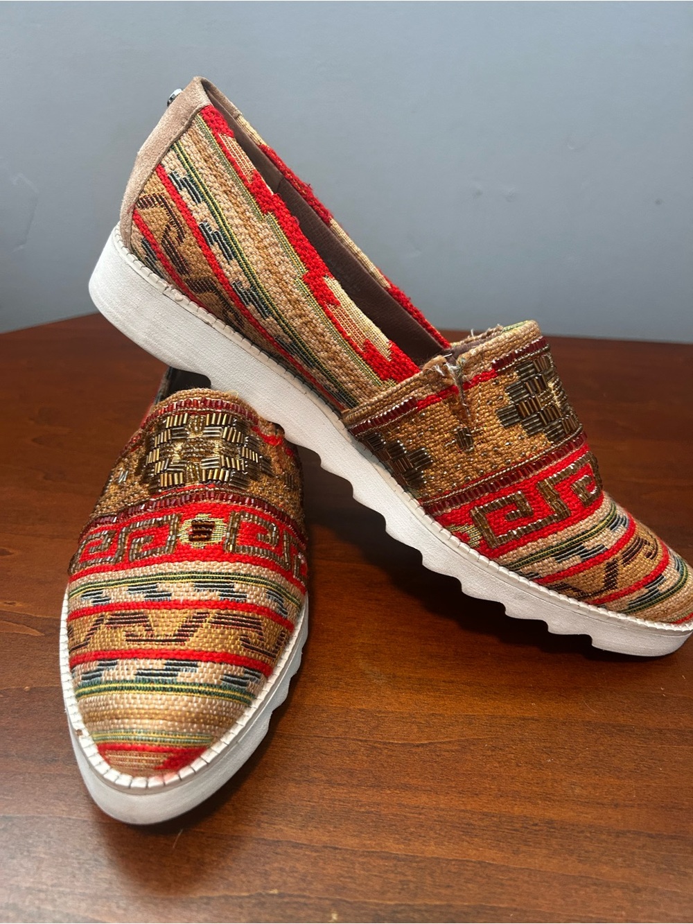Donald J. Pliner balisp Red & Tan Tapestry beaded Slip-On Loafers 9
